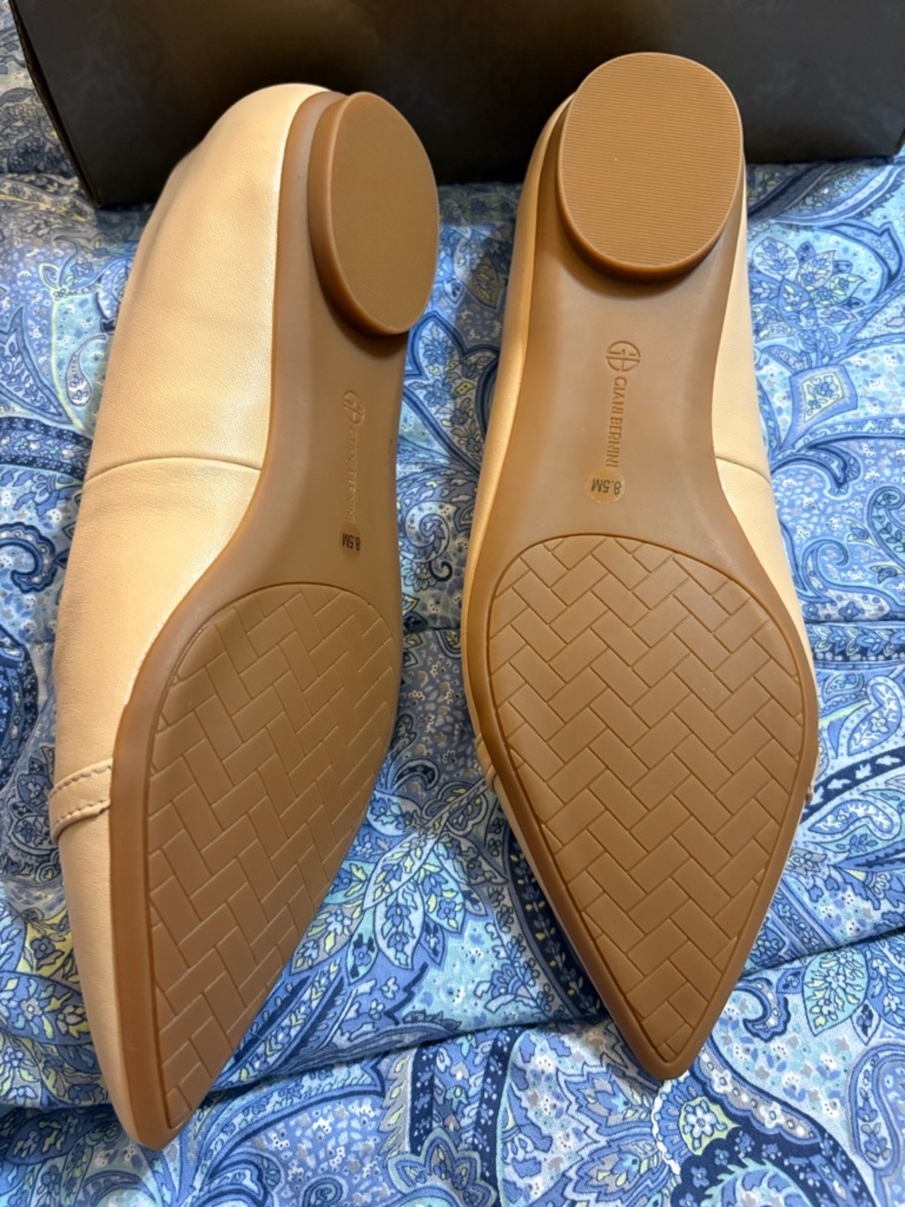 Giani Bernini Bentlley Pointed Toe Flats in a "Ginger" color 8.5 NWT in box - Picture 3 of 4